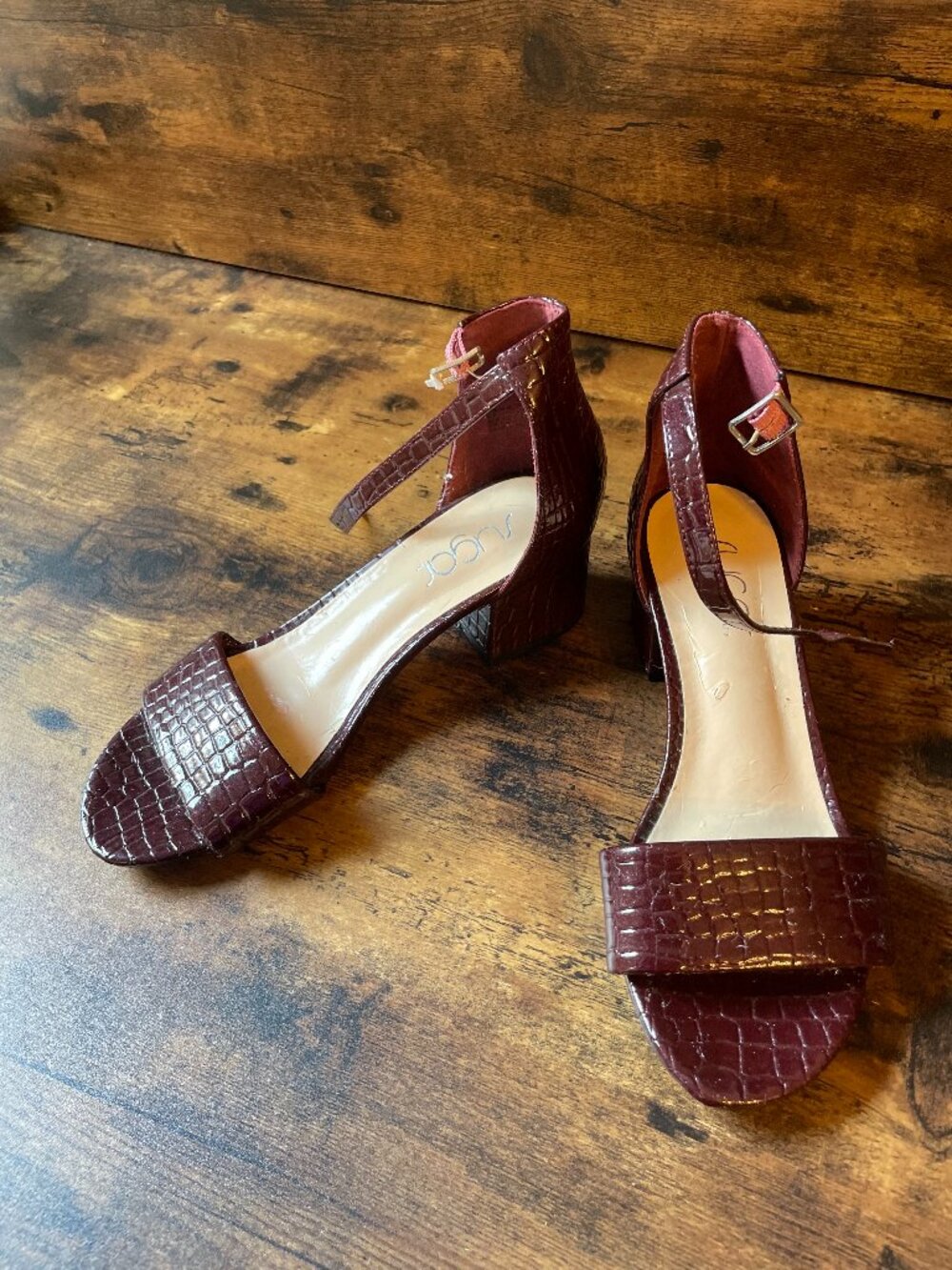 Sugar Brand Maroon Faux Crocodile Wedge Sandals in Size 6.5